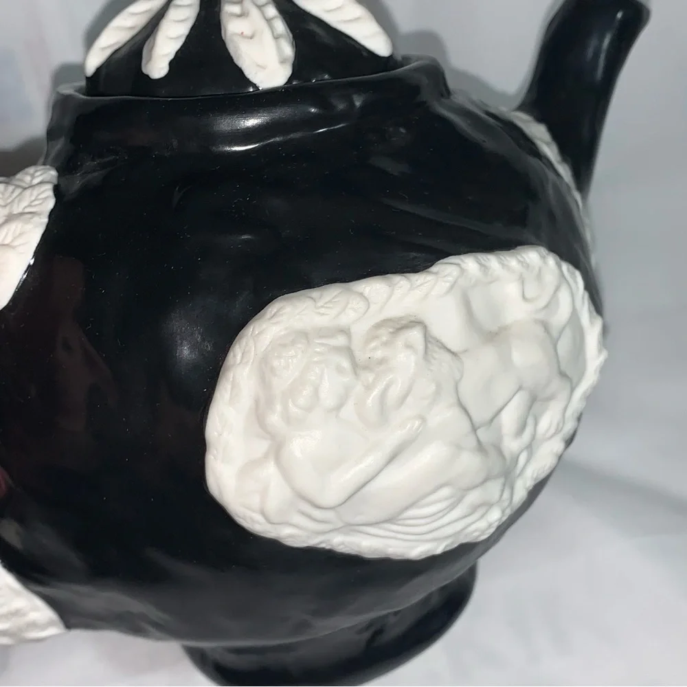 RARE! Jonathan Adler neo-classical NAÎVITÉ modern TEAPOT near mint!
